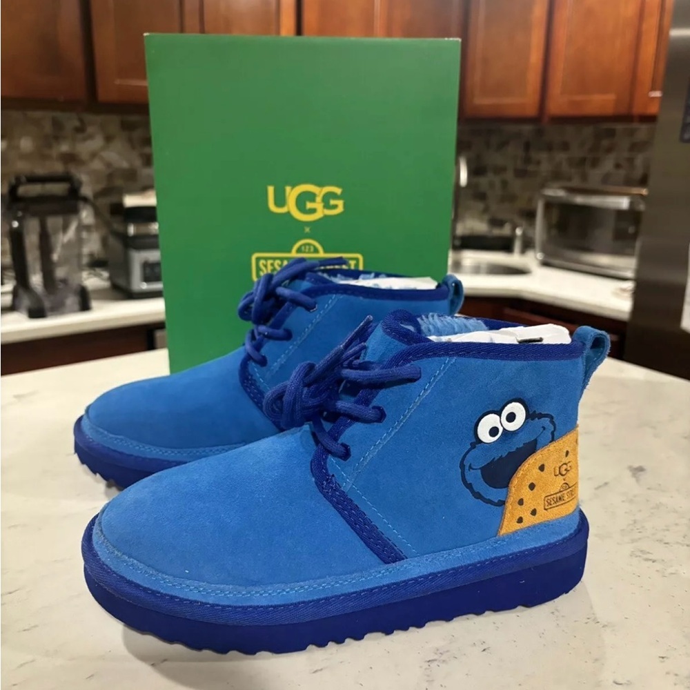 UGG X SESAME STREET Elmo Cookie Monster Blue Little Kids Boots 1-3Y - Picture 1 of 8